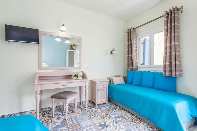 Stafylos Suites & Boutique Hotel