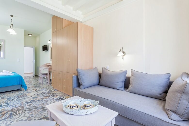 Stafylos Suites & Boutique Hotel