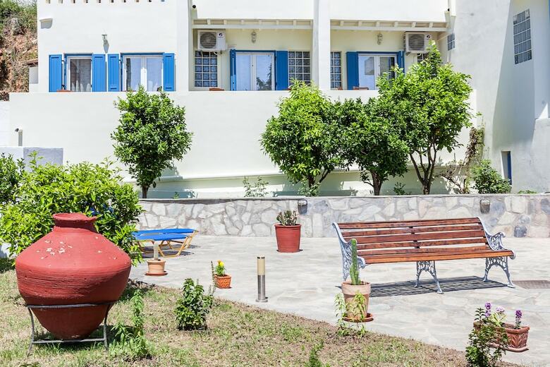 Stafylos Suites & Boutique Hotel