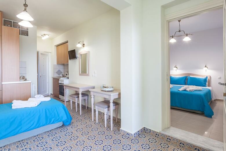 Stafylos Suites & Boutique Hotel