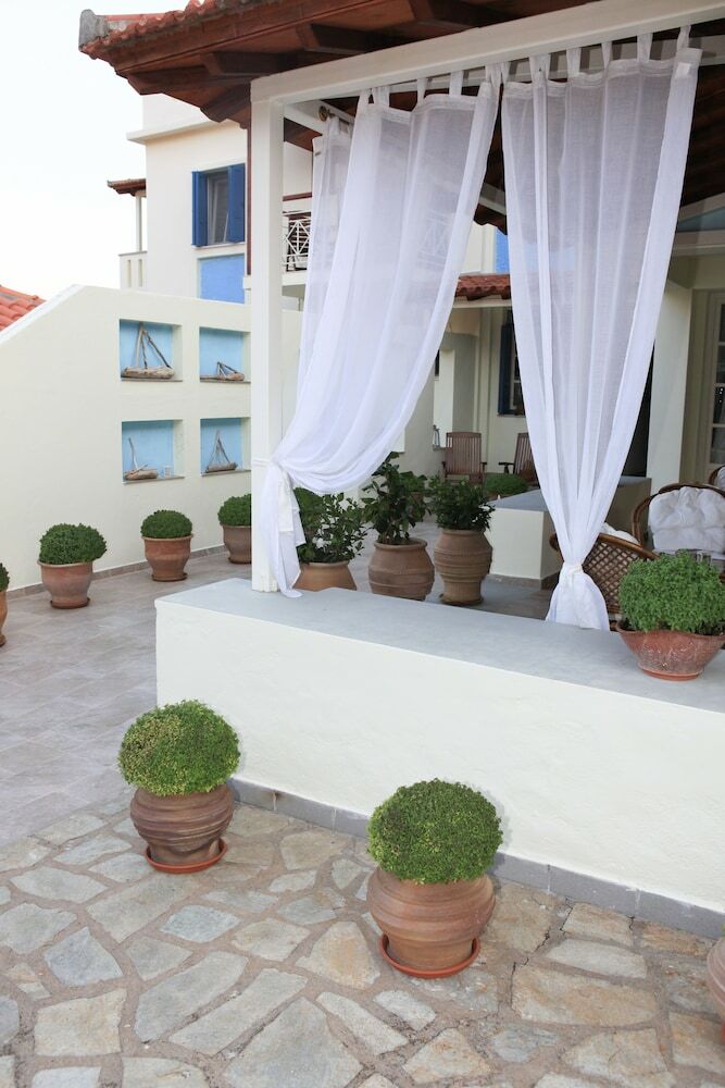 Stafylos Suites & Boutique Hotel