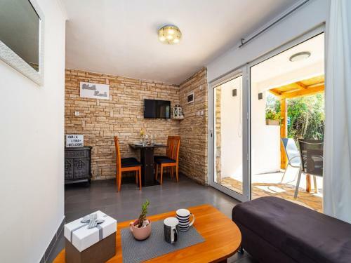 Apartment In Jasenice 35362