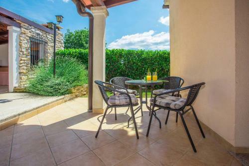 Holiday Home Prenc (Pzn212)