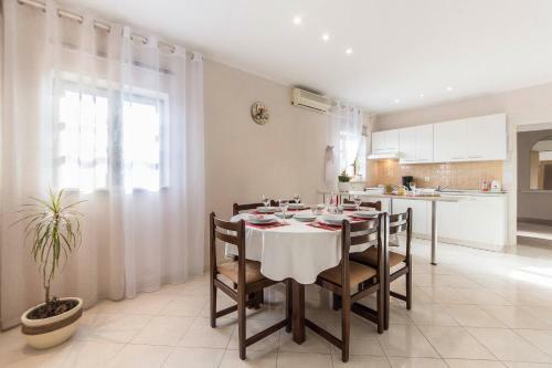 Holiday Home Prenc (Pzn212)