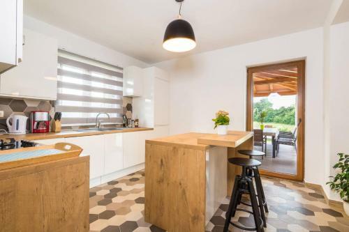 Holiday Home Jadran (Lbn310)