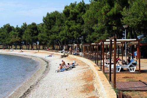 Apartments With A Parking Space Novigrad - 14408