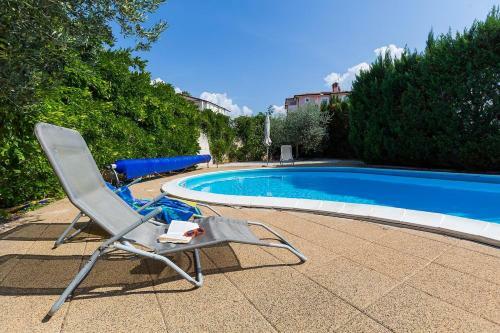 Apartments With A Swimming Pool Novigrad - 7078