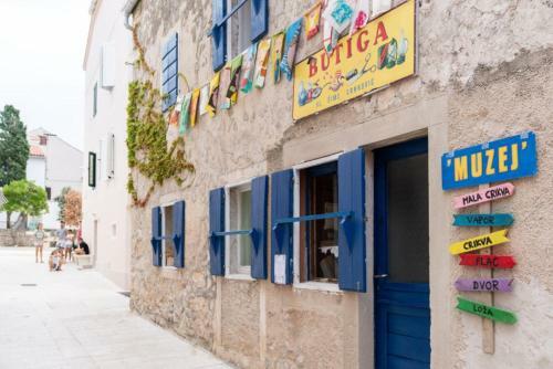 Apartments Next To Sea Maris