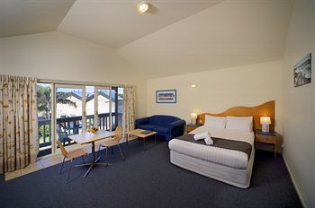 Boathouse Resort Motel