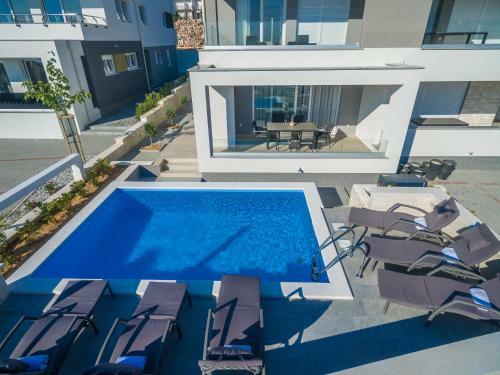 Apartments With Pool Villa Zora