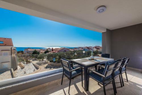 Apartments With Pool Villa Zora