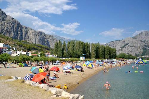 Apartments With A Parking Space Omis - 15330