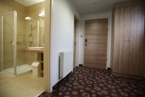Hotel Kenese Bay Garden Resort & Conference