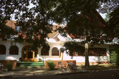 Hostal Zseri Vad�szh�z