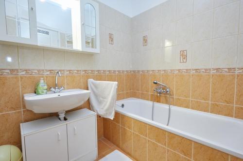 Zoli Apartmanok-v�ndor2 K�lcsey 34-36