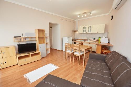 Zoli Apartmanok-v�ndor2 K�lcsey 34-36