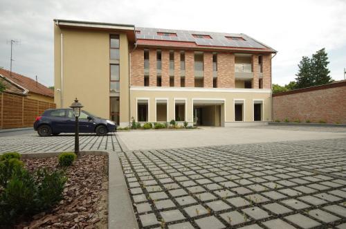 Alm�sy Apartmanh�z Gyula