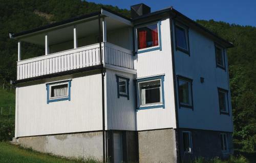 Holiday Home Leknes Voievn.