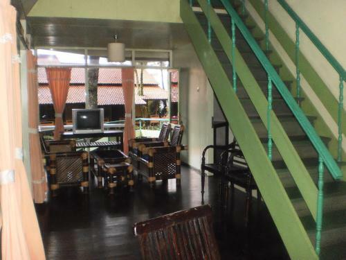 Hotel Lembah Safari Cisarua
