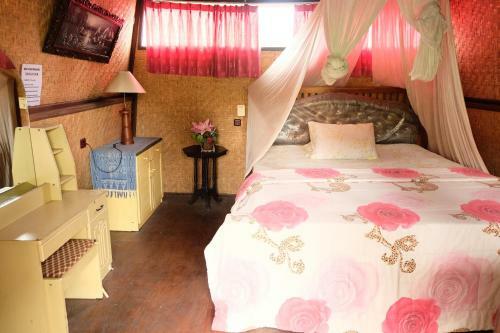 Hotel Kerti Beach Bungalow And Restaurant