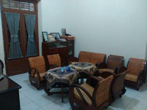 Hostal Reddoorz @ Letjend S. Parman Pacitan