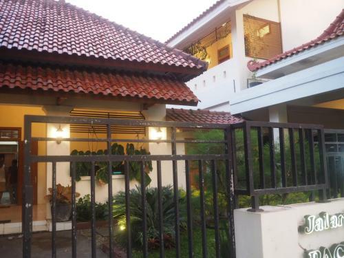 Hostal Reddoorz @ Letjend S. Parman Pacitan