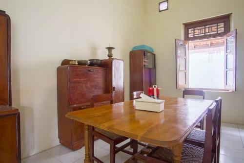 Hostal Reddoorz @ Letjend S. Parman Pacitan
