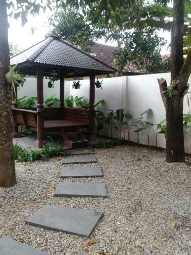 Hostal Reddoorz @ Letjend S. Parman Pacitan