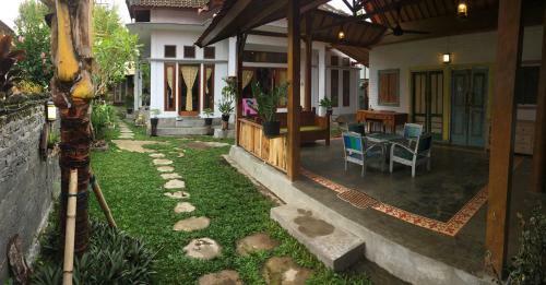 Hostal Medewi Secret Surfcamp