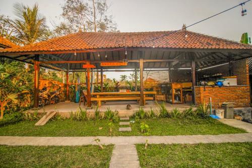 Hostal The Anara Surfing Camp
