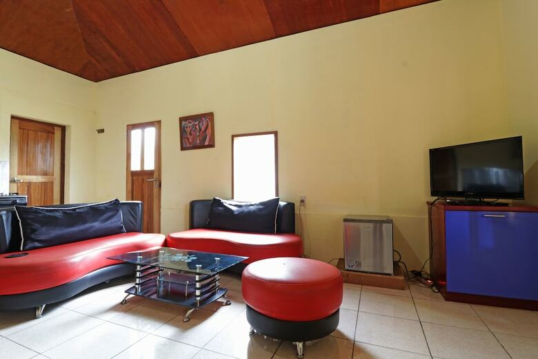Hostal Tuk Tuk Timbul Bungalows