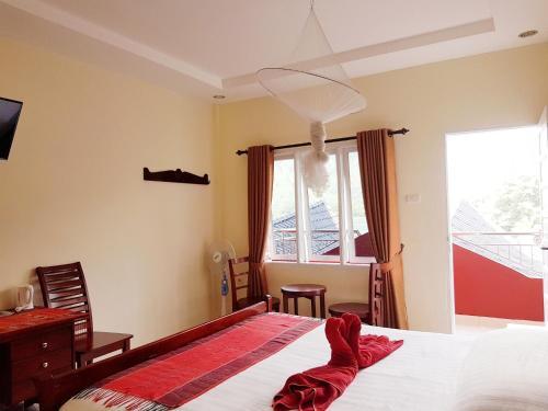 Zo�?s Paradise Waterfront Hotel