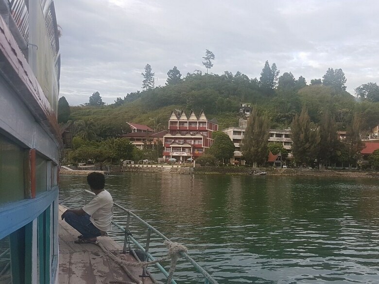 Zo�?s Paradise Waterfront Hotel