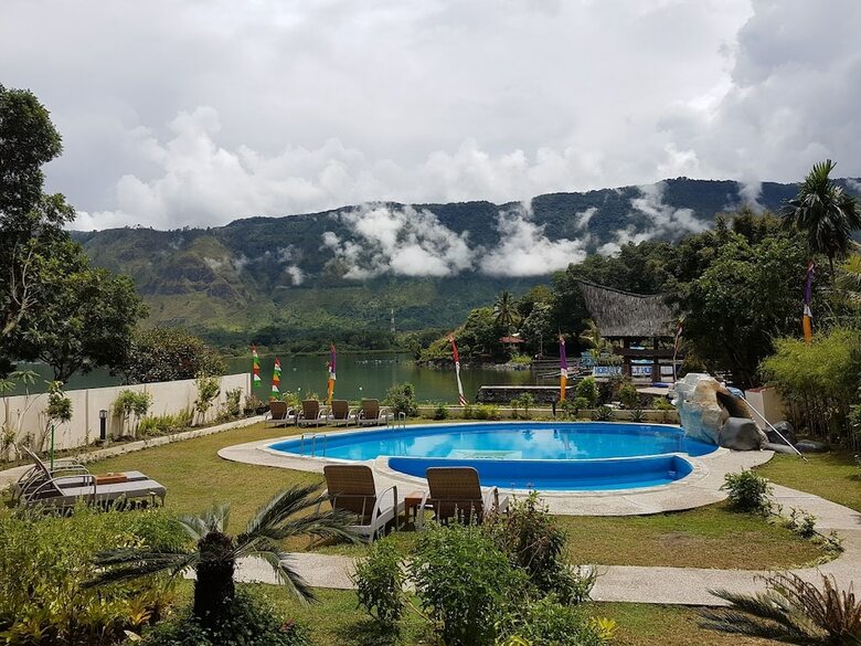 Zo�?s Paradise Waterfront Hotel