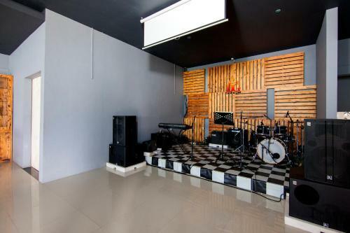 Hotel Oyo 1812 Dg Inn