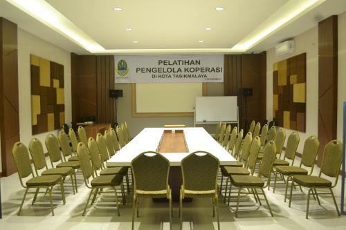 City Hotel