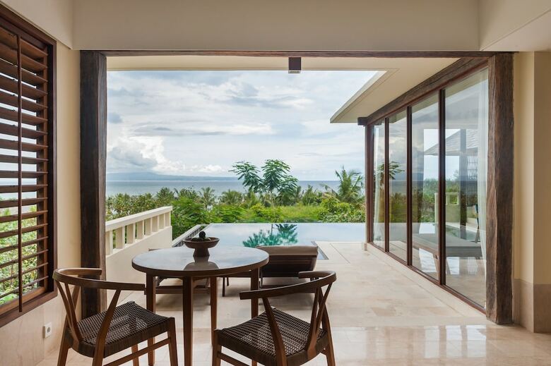 Hotel Komaneka At Keramas Beach