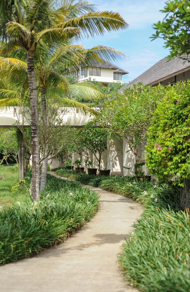 Hotel Komaneka At Keramas Beach