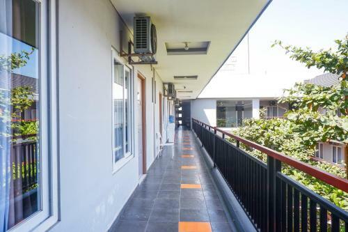 Oyo Flagship 1071 Sonic Airport Hotel Semarang
