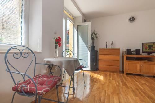 Modern Waterfront Apartment, Old Town Kotor