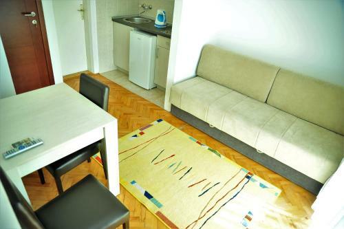 Grejm Family Apartments