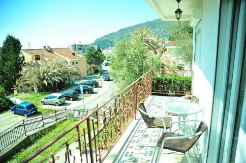 Grejm Family Apartments