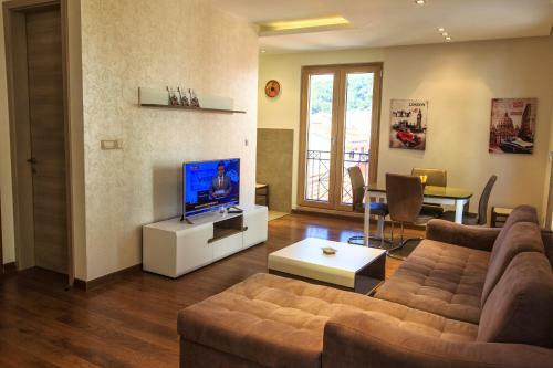 De Lux Apartments