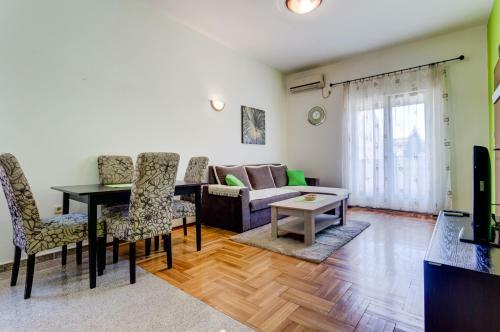 Nikola Pleasure Apartments