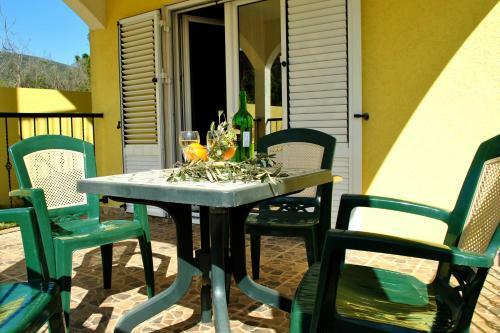 Apartments Villa-g Lustica