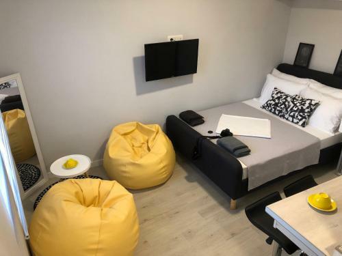 Studio Apartment Art Gallery 2