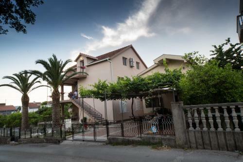 Hostal Apartments Pavi?evi?