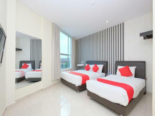 Hostal Oyo 89493 Q Hotel