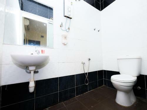 Hostal Oyo 89493 Q Hotel