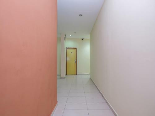 Hostal Oyo 89493 Q Hotel